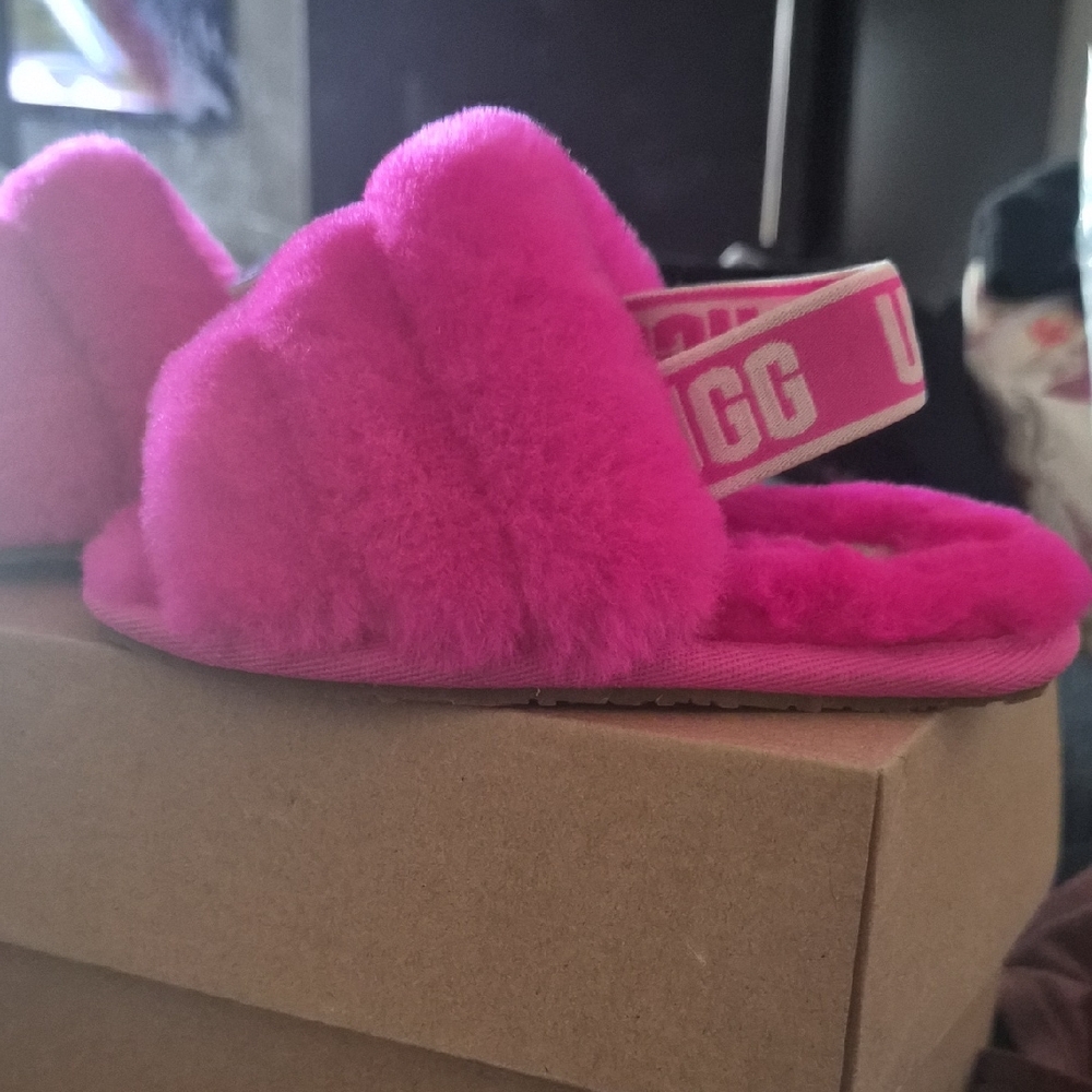 NWB - UGG Fuchsia Fluff YEAH Slides For Toddler